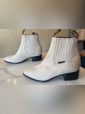 Linea de Oro men boots size 8 very light gray color